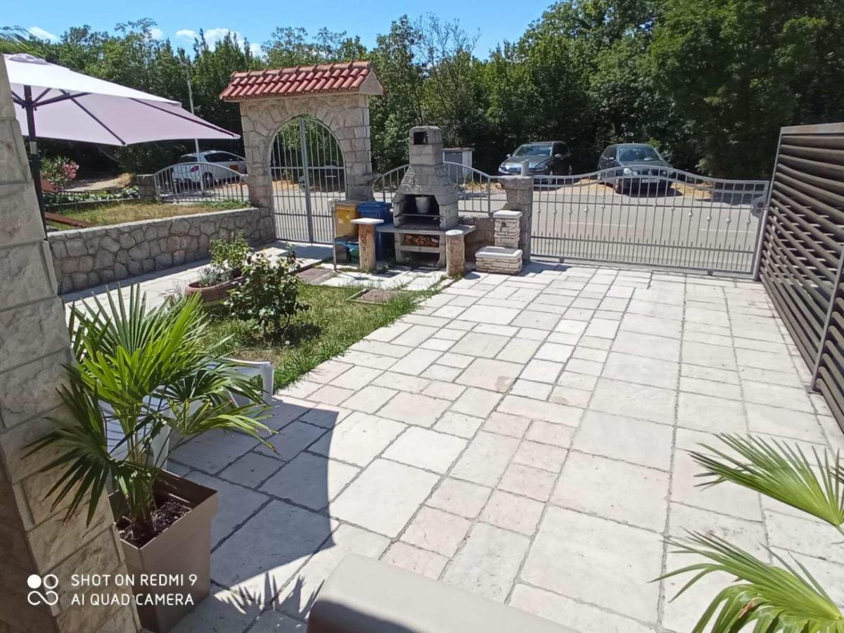 Apartment Verano Njivice Ngoại thất bức ảnh