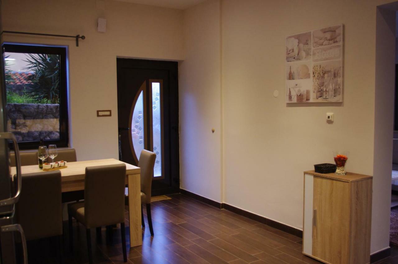 Apartment Verano Njivice Ngoại thất bức ảnh